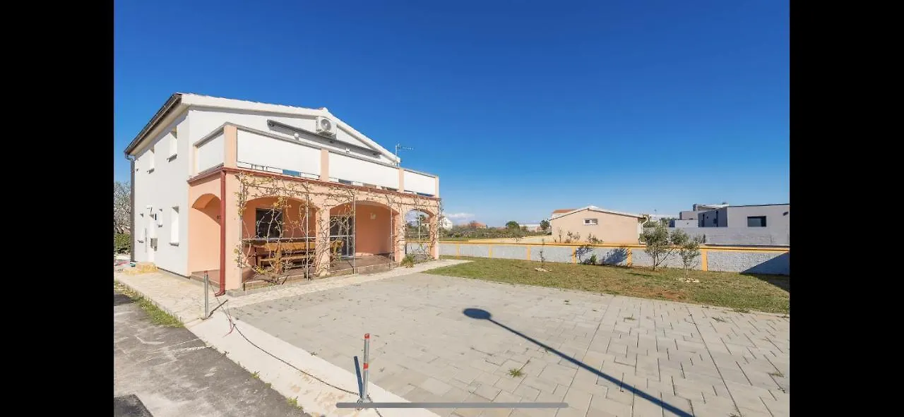 Aurum Luxury Apartments Vir